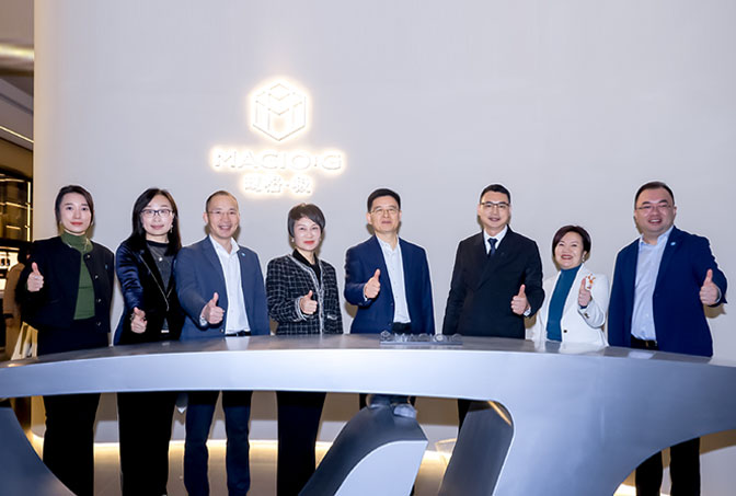 大咖齊助陣｜瑪格·極 上海展首日，人潮涌動，火爆全場！